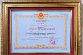 Truy tặng Huân chương Dũng cảm cho chiến sỹ Quân đoàn 34 hy sinh khi cứu dân