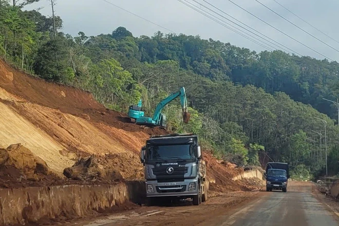 Quảng Ngãi đẩy nhanh khắc phục sạt lở trên Quốc lộ 24 để đảm bảo giao thông