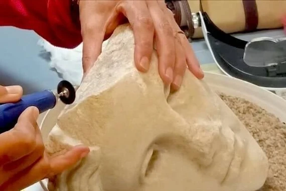 Bức tượng nữ thần Hy Lạp cổ xưa hé lộ bí ẩn tại Metropolis