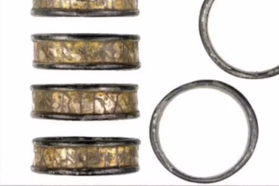 Nhẫn cổ mạ vàng 1.000 năm tuổi khắc chữ rune tại Anh gây chú ý