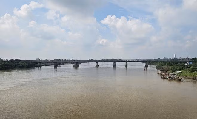 Chìm tàu lớn gần cầu Phú Lương ảnh hưởng giao thông thủy nội địa Hải Phòng
