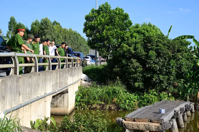 Bắt nhóm đối tượng điều xe cẩu trộm cắp cầu đá cổ ở Hải Phòng