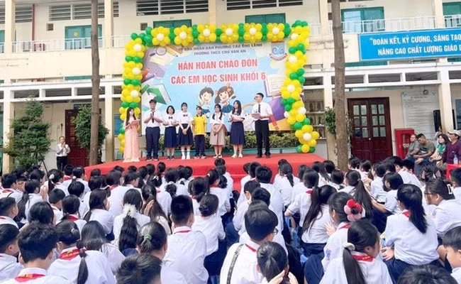 Sắp xếp trường học: Cơ cấu, số lượng, chính sách cho hiệu trưởng và nhân sự