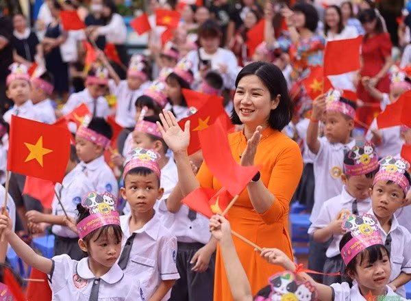 Để xảy ra lạm thu, Hiệu trưởng sẽ phải chịu trách nhiệm