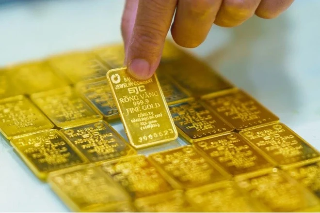 Thủ tướng yêu cầu sớm có giải pháp huy động ngoại tệ, vàng miếng trong dân