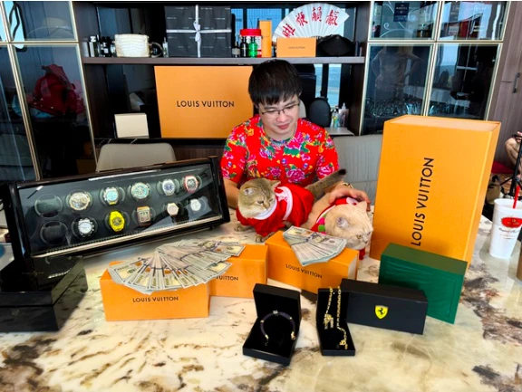 Thu giữ tài sản khủng của Mr Pips toàn siêu xe và hàng xa xỉ