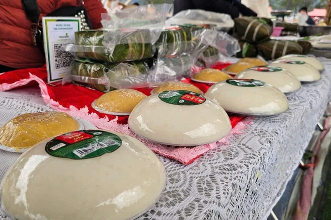 Hội thi bánh chưng, bánh giầy Lễ hội Xuân Côn Sơn - Kiếp Bạc 2026 sôi nổi