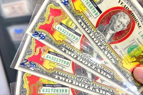 Tiền lì xì hình ngựa sôi động chuẩn bị Tết Nguyên đán 2026