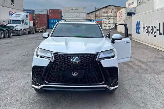 Lexus LX 700h hạng sang đầu tiên cập cảng Việt Nam, chờ đại gia sở hữu
