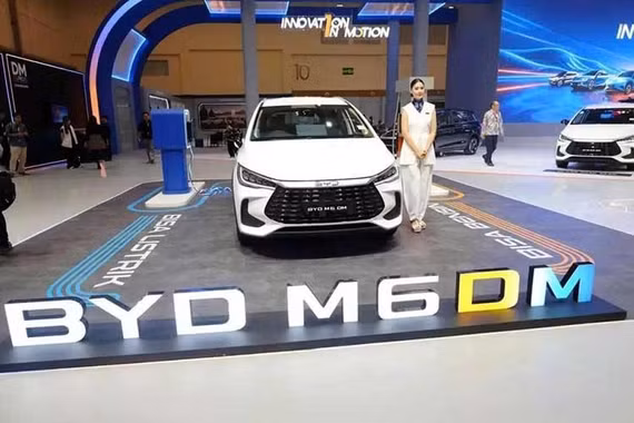 BYD M6 hybrid từ 447 triệu đồng, chạy 110 km không "uống 1 giọt xăng"