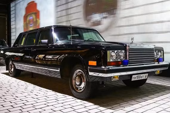 Chi tiết ZIL-4104 - limousine "thửa thủ công" chủ tịch cấp cao Liên Xô
