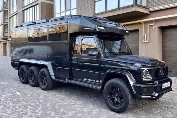 Nhà di động Mercedes-AMG G63 sở hữu "8 chân", giá chỉ 7,5 tỷ đồng