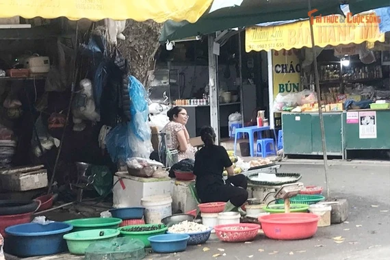 Chợ tạm, chợ cóc nhếch nhác ở Hà Nội trước ngày bị dẹp bỏ 