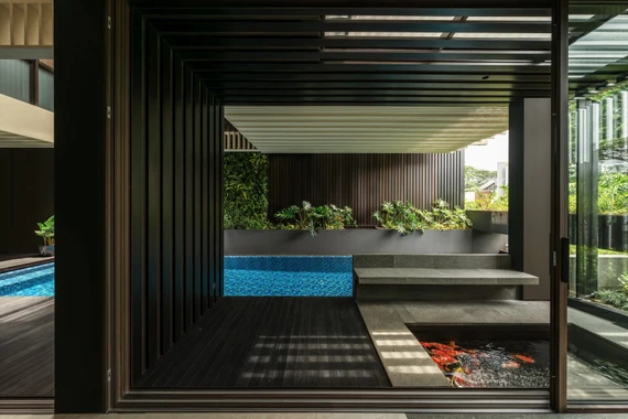 Biệt thự sáng tạo với kiến trúc chia khối và mái che dài