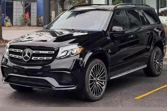 Mercedes-AMG GLS 63 phủ bụi tại kho cảng Hải Phòng 8 năm đã xong thủ tục