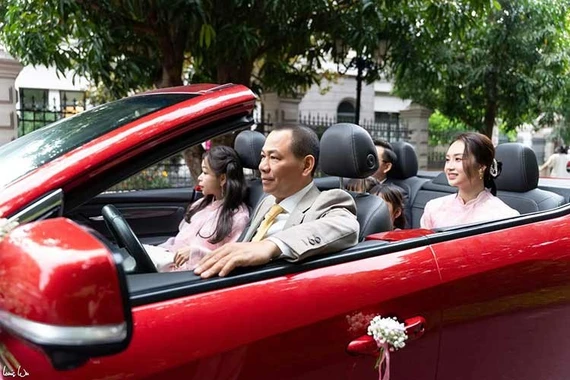 Ông Phạm Nhật Vượng lái VinFast VF 8 mui trần trong ngày cưới của con trai