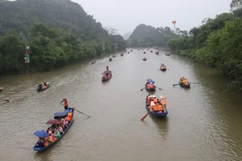 Vòi tiền khách tại Lễ hội chùa Hương, hai lái đò bị xử phạt