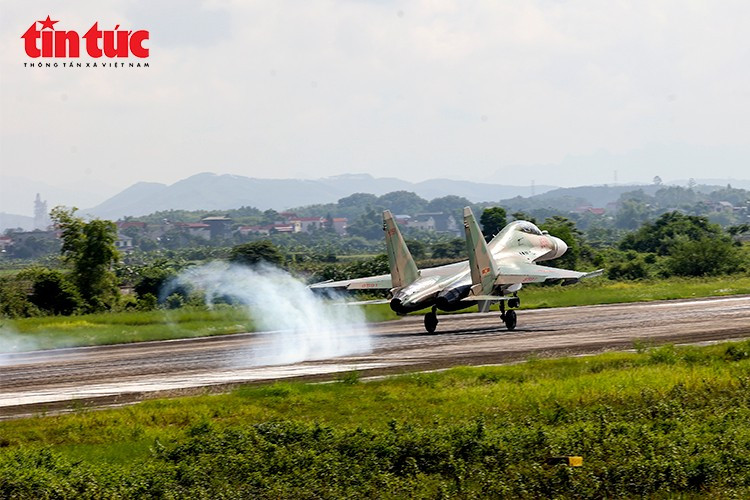 Các cán bộ, phi công Quân chủng Phòng không Không quân quyết tâm cao nhất hoàn thành xuất sắc nhiệm vụ A80 chào mừng Quốc khánh 2/9 và Đại hội đại biểu Quân chủng nhiệm kỳ 2025-2030.