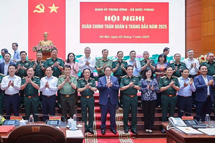 Thủ tướng và các đại biểu dự Hội nghị. Ảnh: VGP/Nhật Bắc