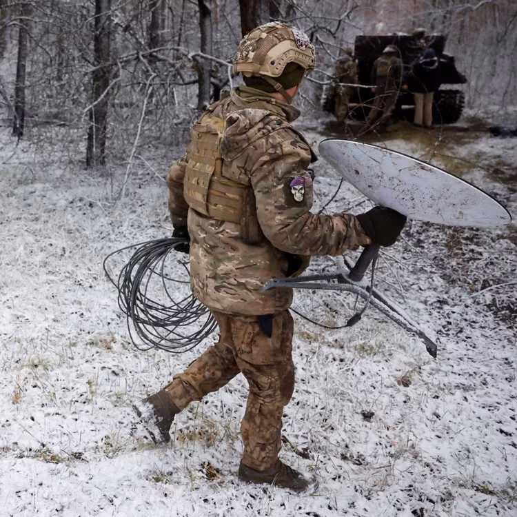 09ukraine-briefing-starlink-drones-a-gwqc-mediumsquareat3x.jpg