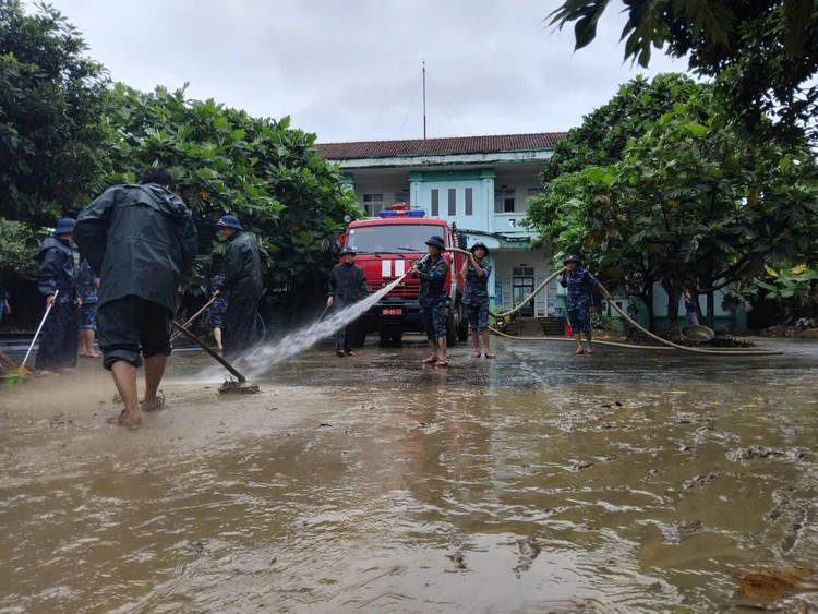 ລົດດັບເພີງ ຂອງກອງພົນ 680 ອະນາໄມ ສະຖານີ ສາທາລະນະສຸກ ເມືອງ ດານັງ. ພາບ: ກອງທັບເຮືອເຂດ 3. z7174982448117-970b5426c7644302fad6cd197564c527.jpg