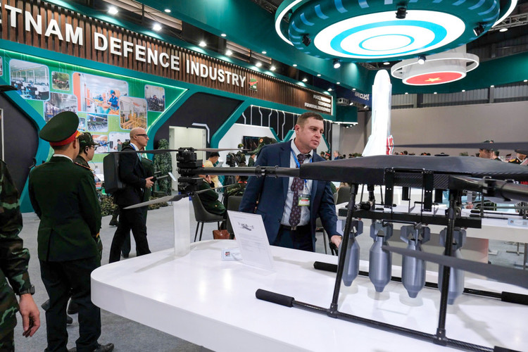 uav-made-in-viet-nam-trien-lam-quoc-phong-2024-5-22142223.jpg