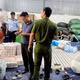 Hàng chục ngàn gói băng vệ sinh thành phẩm mang nhiều nhãn hiệu như “Kotex”, “Lisa”, “Diana”, “Ánh Dương”, “Việt Thái”, “Thạch Thảo” bị thu giữ