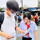Thí sinh thảo luận đề thi sau buổi thi tiếng Anh tại Trường THPT Thống Nhất A (huyện Trảng Bom). Ảnh: Công Nghĩa/baodongnai