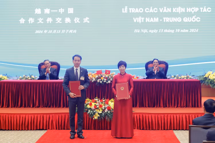 Việt Nam - Trung Quốc trao 10 văn kiện hợp tác quan trọng - Hình 6 Viet Nam - Trung Quoc trao 10 van kien hop tac quan trong-Hinh-6