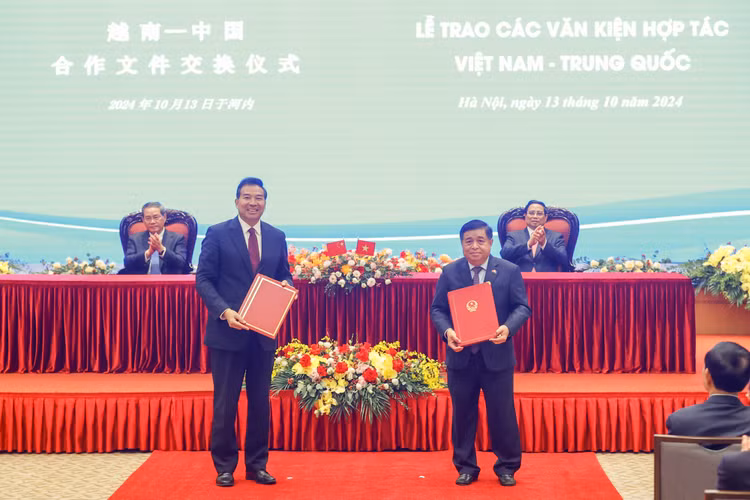 Việt Nam - Trung Quốc trao 10 văn kiện hợp tác quan trọng - Hình 3 Viet Nam - Trung Quoc trao 10 van kien hop tac quan trong-Hinh-3