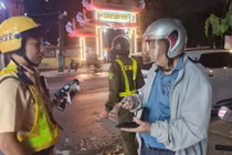 CSGT kiểm tra 10 phường, tạm giữ 65 phương tiện vi phạm nồng độ cồn