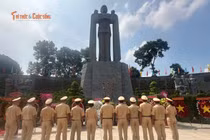 Lực lượng CSGT Rạch Chiếc tưởng niệm các anh hùng liệt sĩ