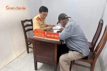 Một tài xế container liên tục bị dân ghi hình, nhận phạt ..."gấp đôi"!