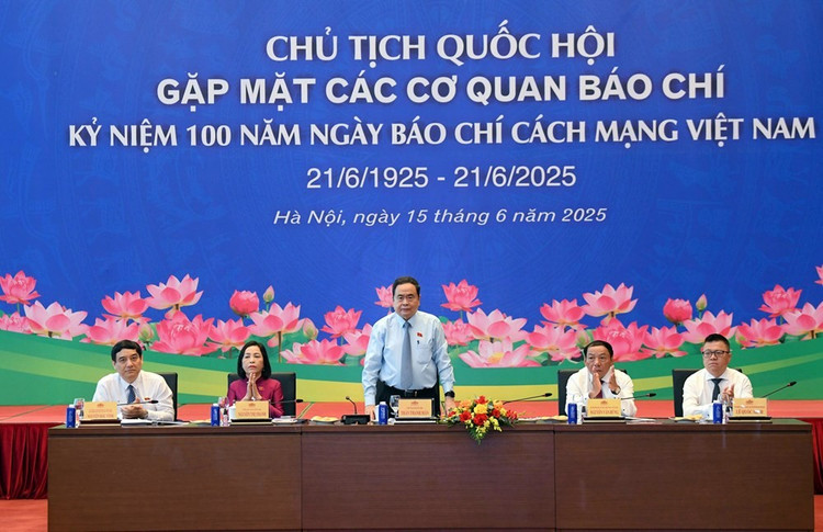 Bộ trưởng Nguyễn Văn Hùng tham dự buổi gặp mặt của Chủ tịch Quốc hội Trần Thanh Mẫn với các cơ quan báo chí nhân kỷ niệm 100 năm Ngày Báo chí Cách mạng Việt Nam. Ảnh: DUY NINH