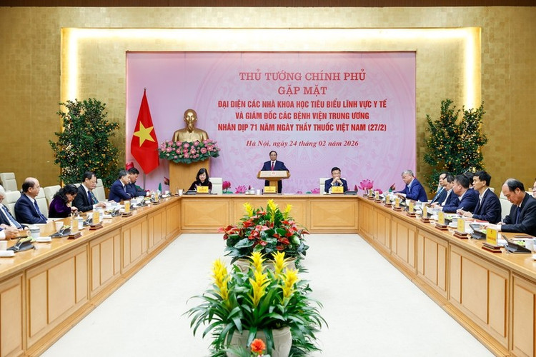 Thủ tướng Chính phủ khẳng định, lịch sử phát triển của ngành y tế luôn gắn liền với vai trò tiên phong của đội ngũ trí thức ngành y tế - Ảnh: VGP/Nhật Bắc