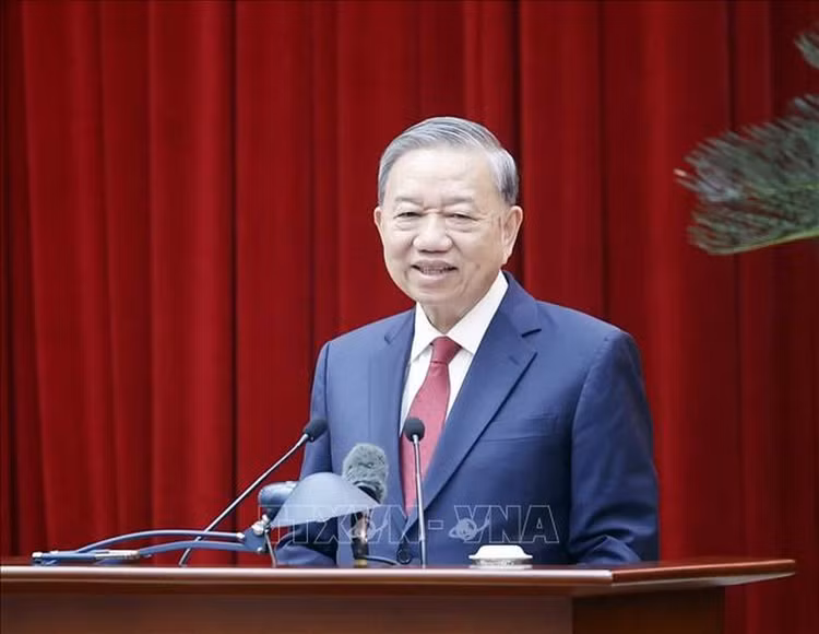 Tổng Bí thư Tô Lâm phát biểu tại cuộc gặp mặt thành viên Tiểu ban chuẩn bị Đại hội XIV của Đảng và Ban Chỉ đạo Tổng kết 40 năm đổi mới - Ảnh: TTXVN