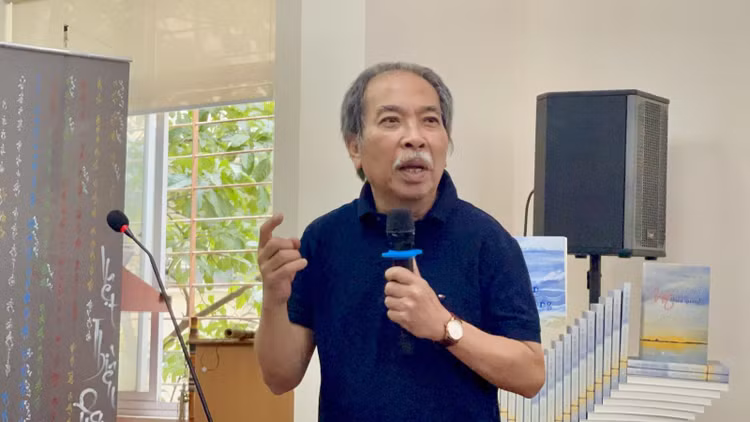 Nhà thơ Nguyễn Quang Thiều, Chủ tịch Hội Nhà văn Việt Nam, chia sẻ tại buổi ra mắt.