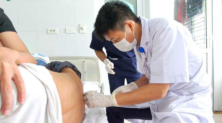 Bệnh nhân mắc liên cầu lợn điều trị tại BV Bệnh Nhiệt đới Trung ương.