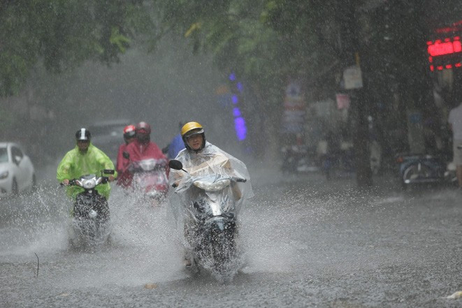 Nhiều khu vực Bắc Bộ và Trung Bộ có mưa vừa, mưa to.