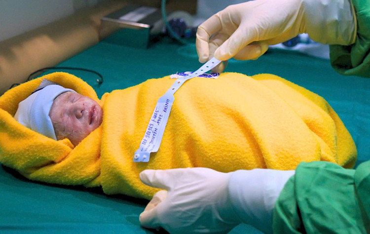 Bé trai chào đời khoẻ mạnh. Ảnh: BVCC.