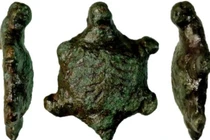 Phát hiện tượng rùa La Mã cổ đại độc đáo tại Suffolk