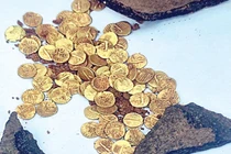 Lần đầu phát hiện đồng tiền vàng Chola trong đền Shiva cổ tại Ấn Độ