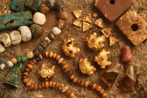 Kho báu lâu đài chữ thập Turkestan gây chấn động nghiên cứu