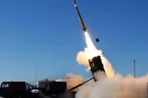 Lockheed Martin dự kiến tăng gấp ba sản lượng tên lửa đánh chặn ‘hit-to-kill’ PAC-3 MSE theo thỏa thuận khung dài hạn với Mỹ, qua đó tăng cường năng lực phòng không - phòng thủ tên lửa Patriot, bổ sung kho dự trữ cho các đồng minh và củng cố nền công nghiệp quốc phòng đa quốc gia có khả năng chống chịu cao (Nguồn ảnh: Bộ Quốc phòng Mỹ)
