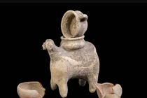 Bí ẩn chiếc ấm trà 3.300 năm tuổi có hình con cừu