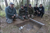 Phát hiện kho báu 69 đồng xu cổ từ thế kỷ 17 trong rừng Ba Lan