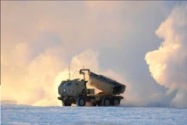 Lữ đoàn Pháo binh Dã chiến 17 thực hành bắn đạn thật hệ thống HIMARS trong khuôn khổ Diễn tập JPMRC 26-02.