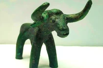 Bức tượng bò nhỏ 2.500 năm tuổi làm sáng tỏ bí mật Hy Lạp cổ