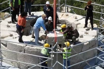 Phù điêu cá heo cổ xưa được phát hiện gần hải đăng Nero ở Thổ Nhĩ Kỳ