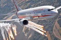 “Pháo đài bay” Boeing 737 với màn trình diễn gây chấn động